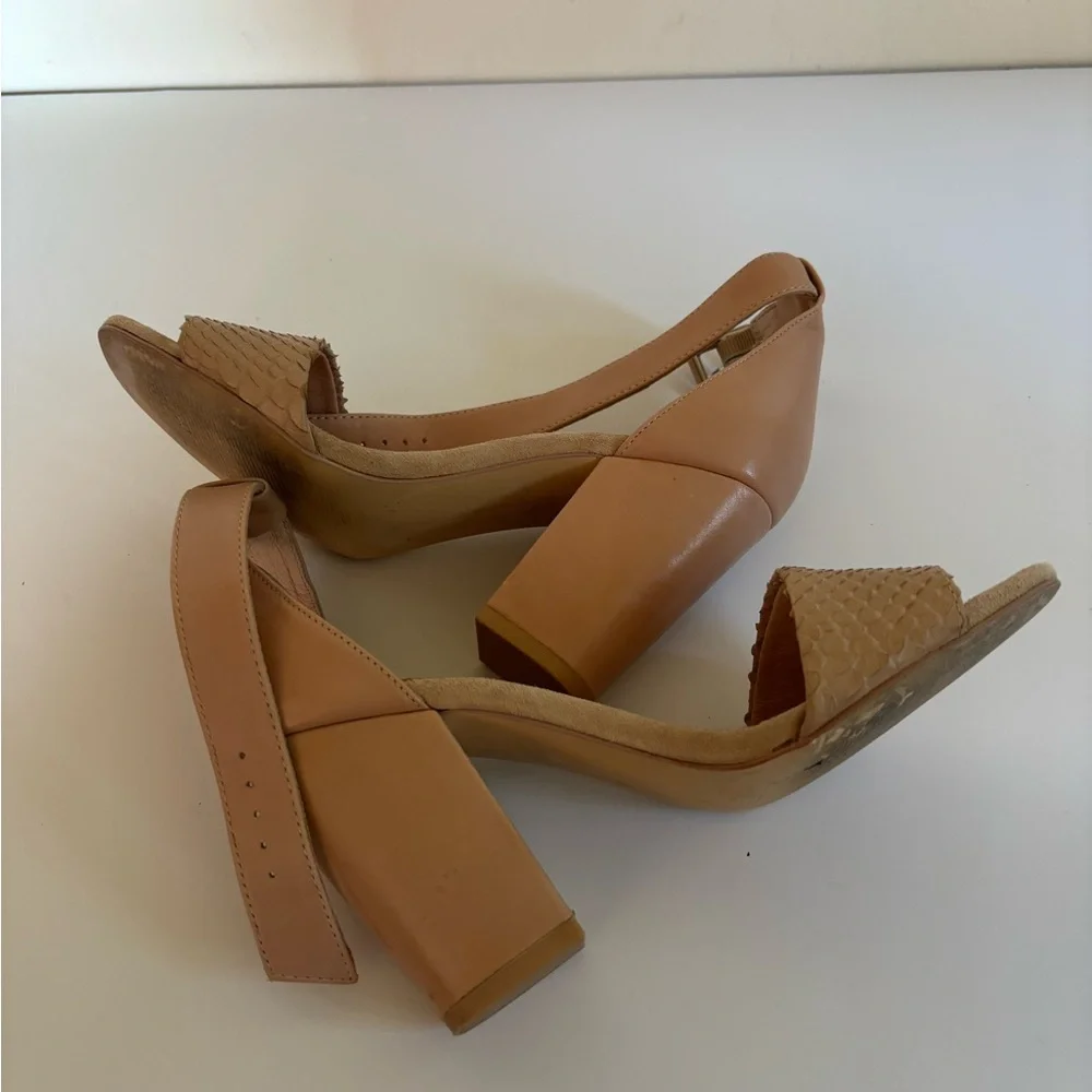 H&M blush leather sandals with 3 1/2 inch block heels and buckled straps Size 6 - Picture 6 of 7